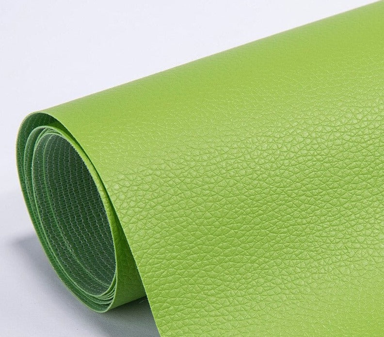 Sterke zelfklevende lederen reparatiepatch voor scheuren in banken, stoelen en jassen.