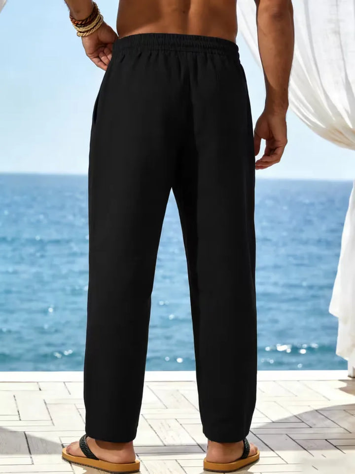 Marineblauwe linnen chino met rechte pijp en elastische tailleband, perfect als strandkleding.