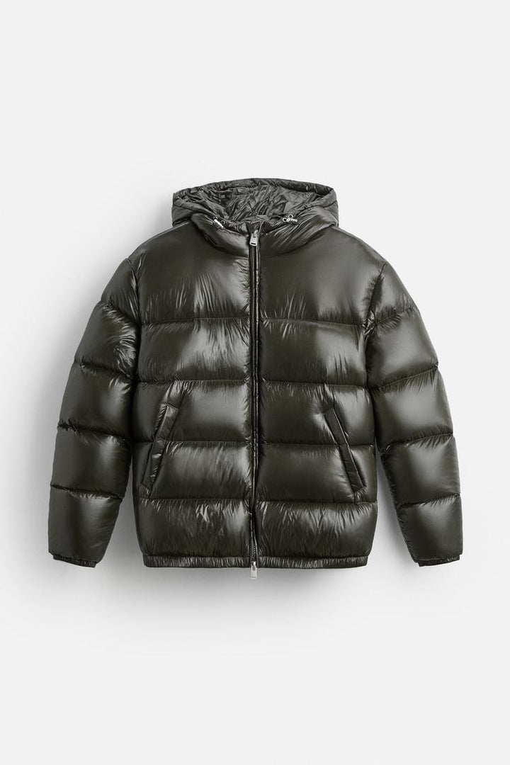 Warme zwarte heren donsjas, perfecte winterjas voor buiten. Stijlvolle en functionele herenkleding.