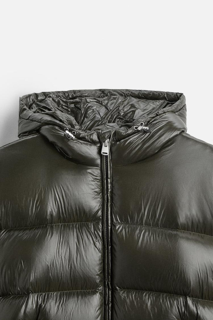 Casual zwarte heren donsjas. Warme winterjas met modern design, perfect voor dagelijks gebruik.