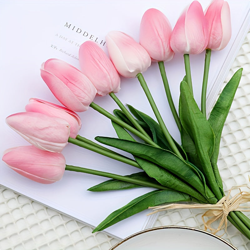 Close-up van levensechte kunsttulp, perfect voor bruiloft of huisdecoratie. Onderhoudsvrije, duurzame nepbloem.