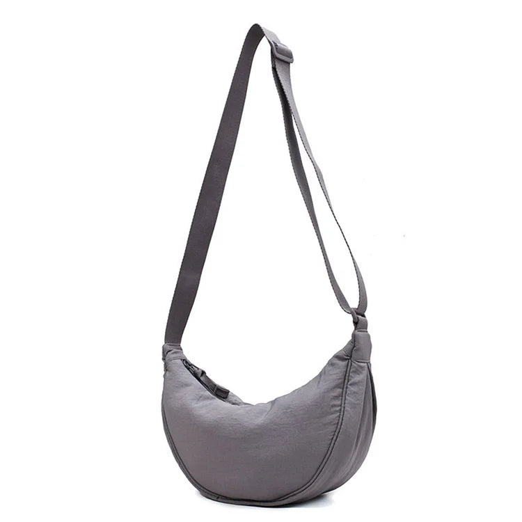 Trendy canvas dumpling schoudertas voor dames, combineert stijl met functionaliteit.