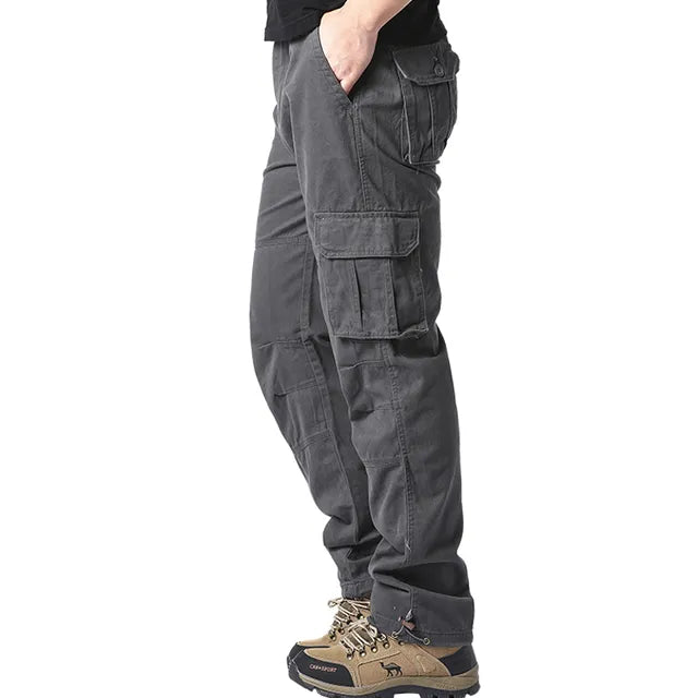 Praktische heren cargobroek met ruime zijzakken, perfect voor outdoor en vrije tijd.