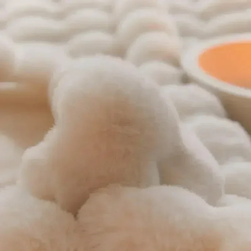 Veelzijdige witte fluffy deken van imitatiebont, draagbaar, comfortabel en stijlvol.