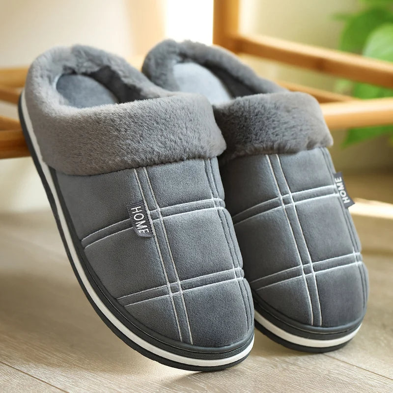 Warme, comfortabele geruite heren instappers, de perfecte pantoffels om voeten te verwennen.