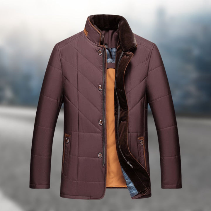 Modern roodbruin heren fleecejack, gewatteerd en waterdicht. Perfecte casual lentejas voor comfort en stijl.