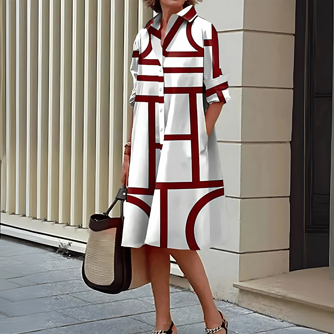 Moderne dames overhemdjurk met levendige geometrische print. Comfortabele zomerjurk met knoopsluiting en kraag.