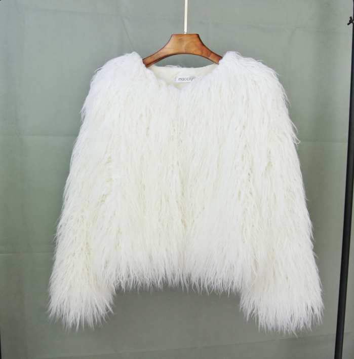 Stijlvolle winterjas Soraya voor dames. Comfortabel, van hoge kwaliteit kunstbont met een zachte textuur.