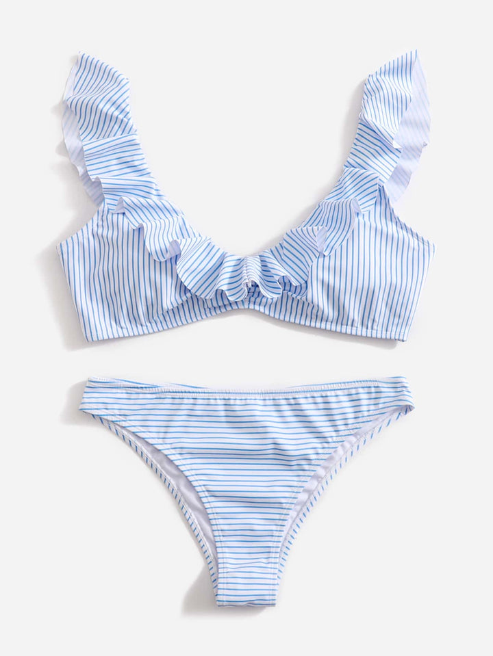 Veelzijdige blauw-wit gestreepte bikini voor dames, elegant en comfortabel voor een dag aan zee.
