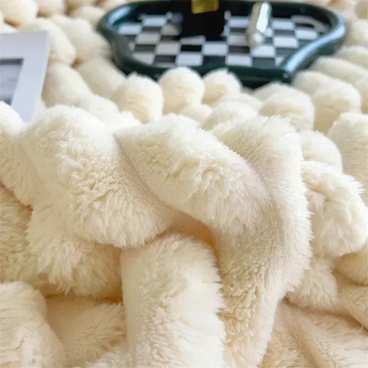 Warme woondeken van topkwaliteit pluche, biedt superieur comfort en zachtheid voor elke bank.