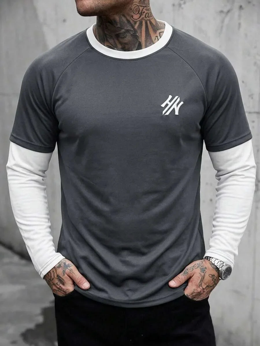 Trendy heren longsleeve met handgeschreven print. Crew-neck, perfect voor een unieke streetwear look.