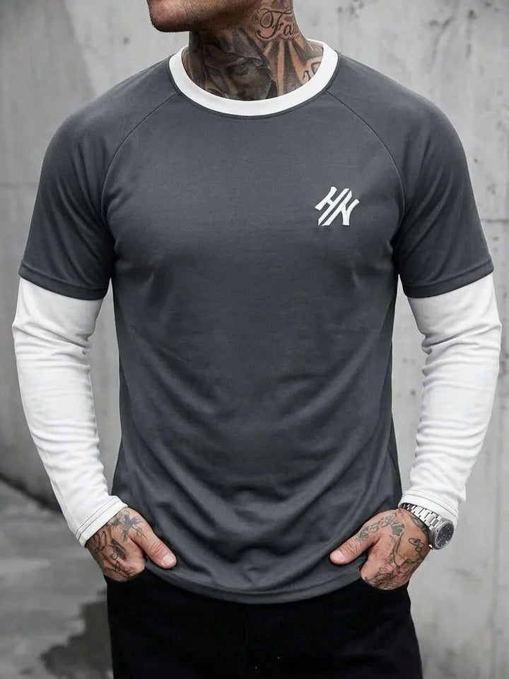 Trendy heren longsleeve met handgeschreven print. Crew-neck, perfect voor een unieke streetwear look.
