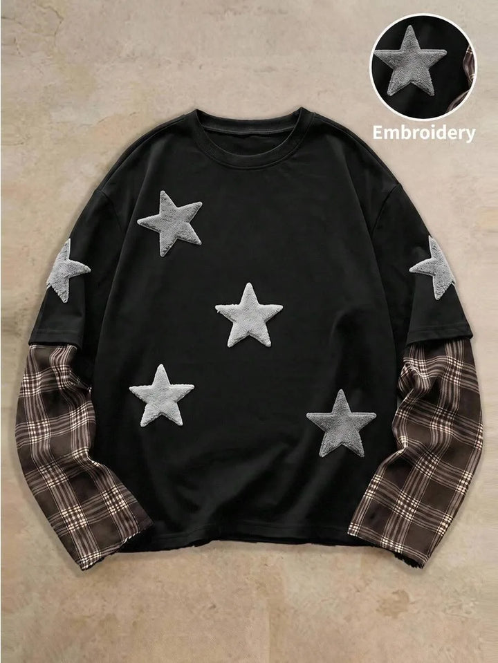 Heren t-shirt met uniek patchwork op de lange mouwen. Ronde hals, comfortabele fit.