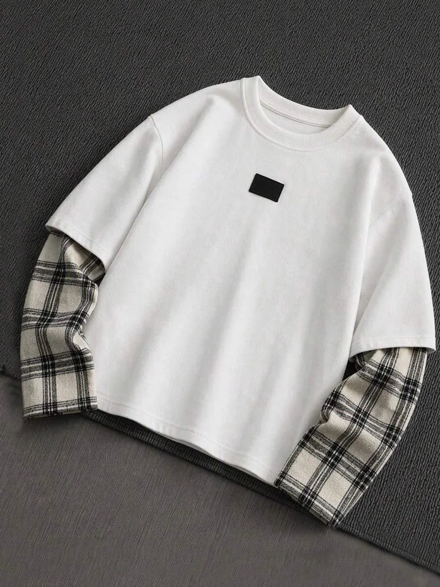 Comfortabel heren t-shirt met plaid patchwork mouwen. Lange mouw, ideaal voor casual outfits.