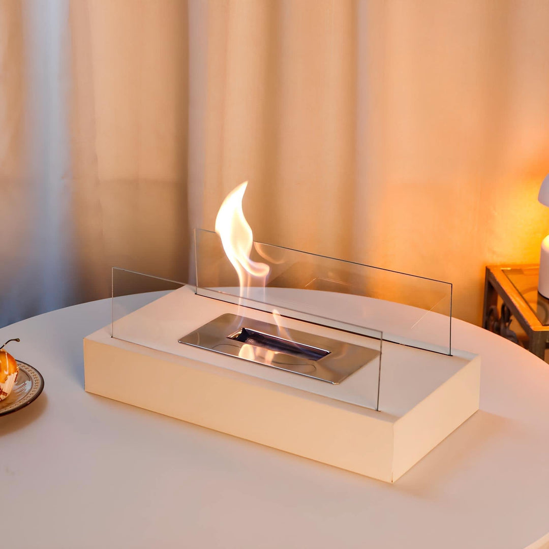 Betoverende vlammen in de FlameGlow bio-ethanol sfeerhaard, draagbaar voor binnen & buiten gebruik.
