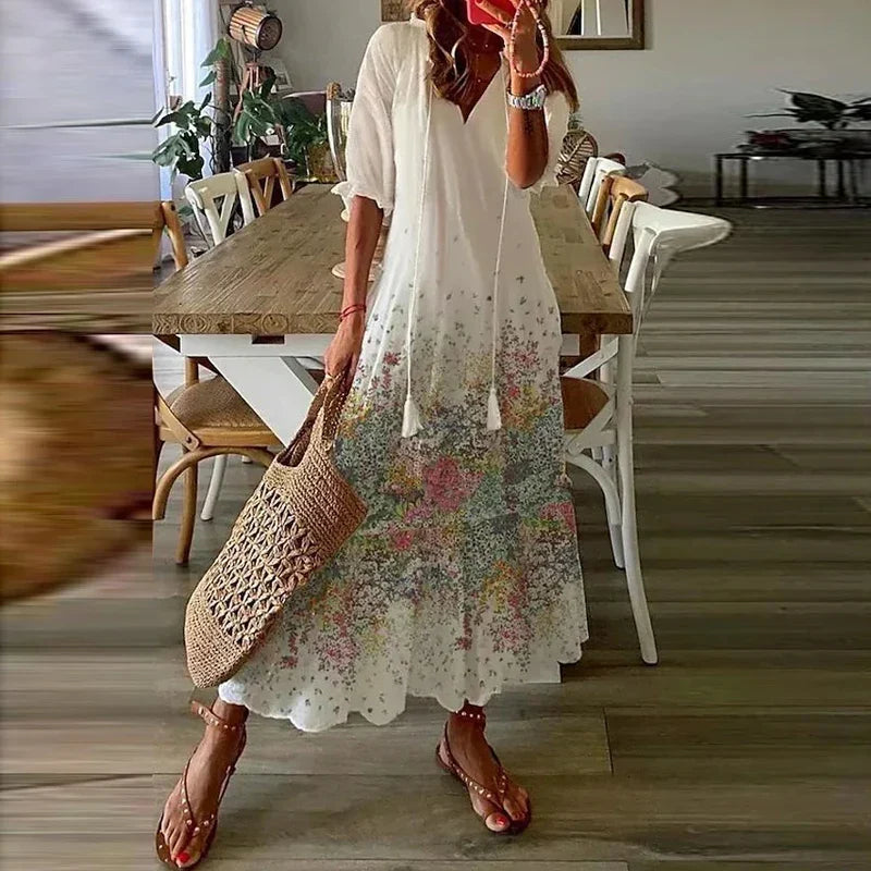 Stijlvolle boho maxi jurk voor dames met een vrolijke bloemenprint, perfect voor warme dagen.
