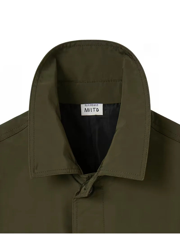 Matcha groene slim fit heren trenchcoat, elegante herenkleding, ideaal als zakelijke of casual jas.