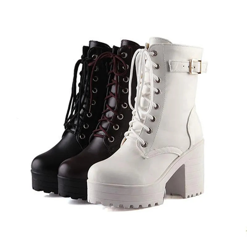 Dames Luna veterschoenen met verstelbare gesp, extra dikke chunky zool en comfortabel draagprofiel.