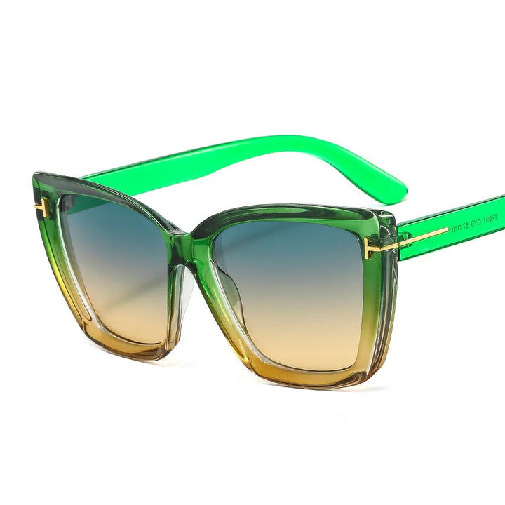 Stijlvolle dames cat-eye zonnebril met UV400 bescherming en trendy verloopglazen, ideaal voor de zomer.
