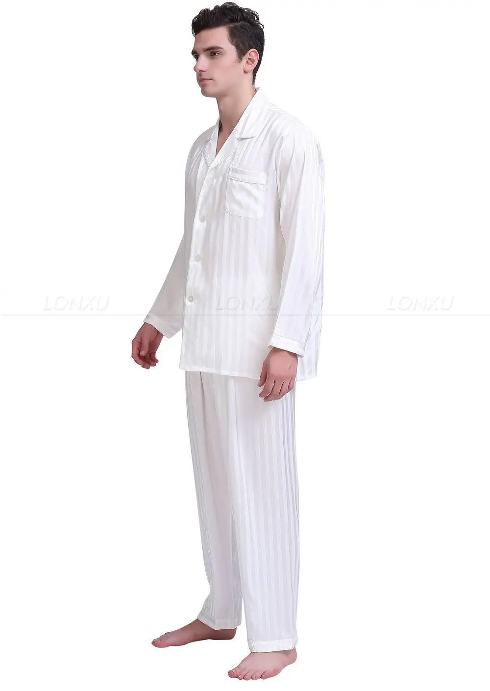 Heren gestreepte satijnpyjama set voor luxe comfortabele nachten. Ideaal voor ontspanning.