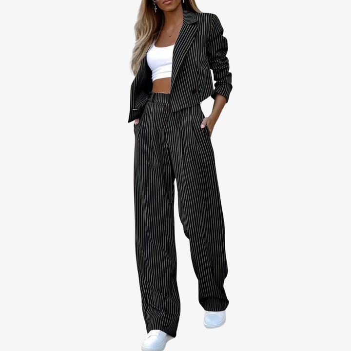 Elegante damesmode set: tweedelig pak met wijde pijpen, zowel zakelijk als casual draagbaar.