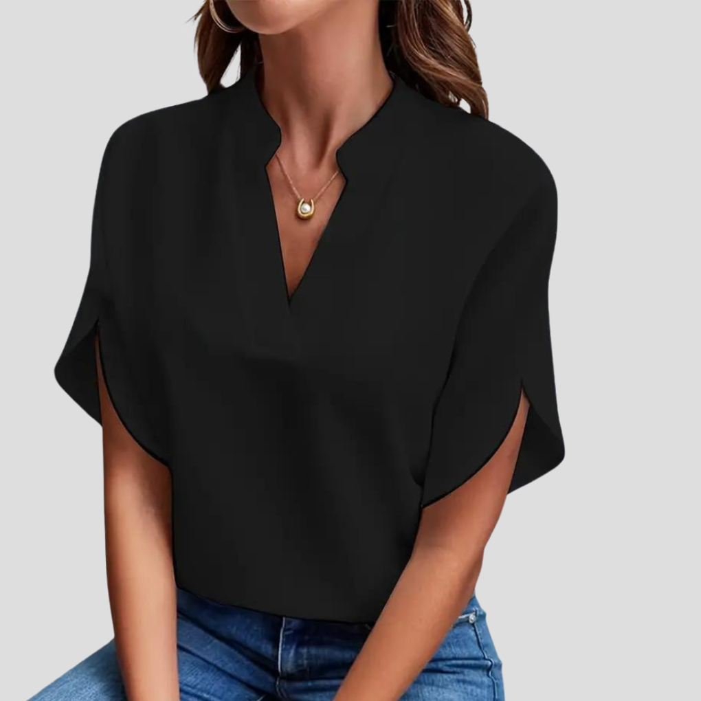 Dames luchtige V-hals blouse met korte mouwen, ideaal voor zomer en lente. Casual, comfortabele damesmode.