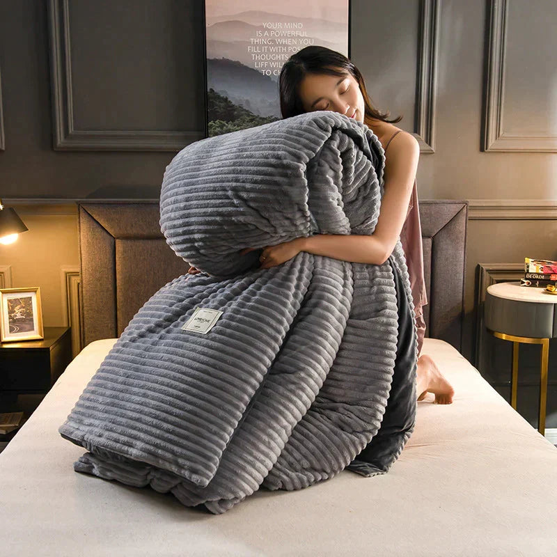 Luxe DreamWeave fluweel fleece dekbedovertrek voor comfortabele nachten. Zacht beddengoed, diverse maten.