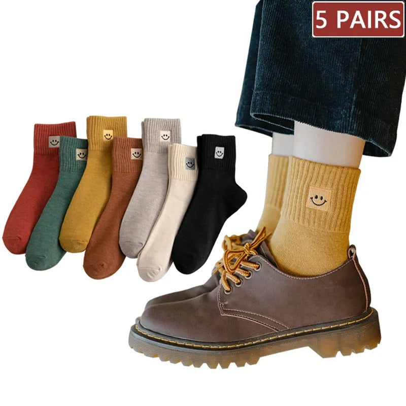 Trendy dames sokken met vrolijke glimlach, een speels element voor elke outfit.