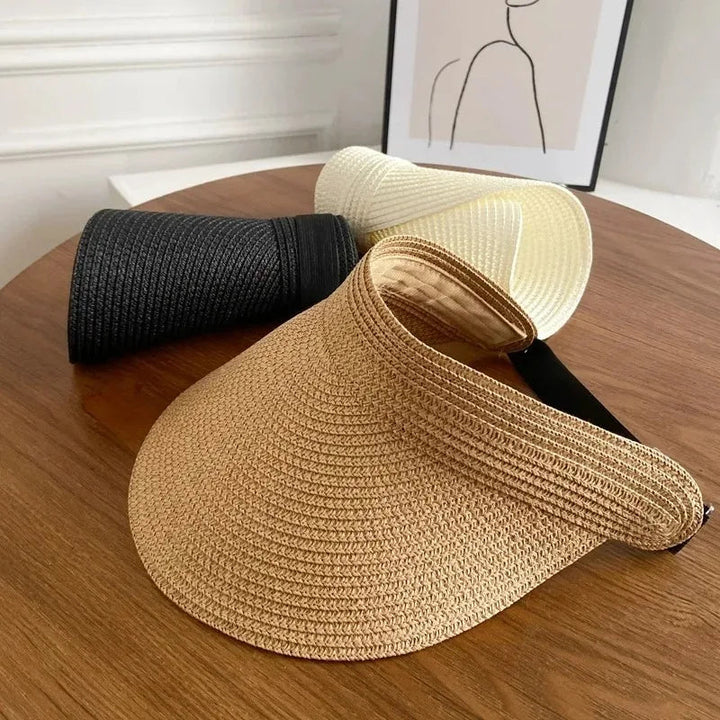 Elegante zomerhoed van stro, speciaal voor vrouwen, biedt comfort en zonbescherming.