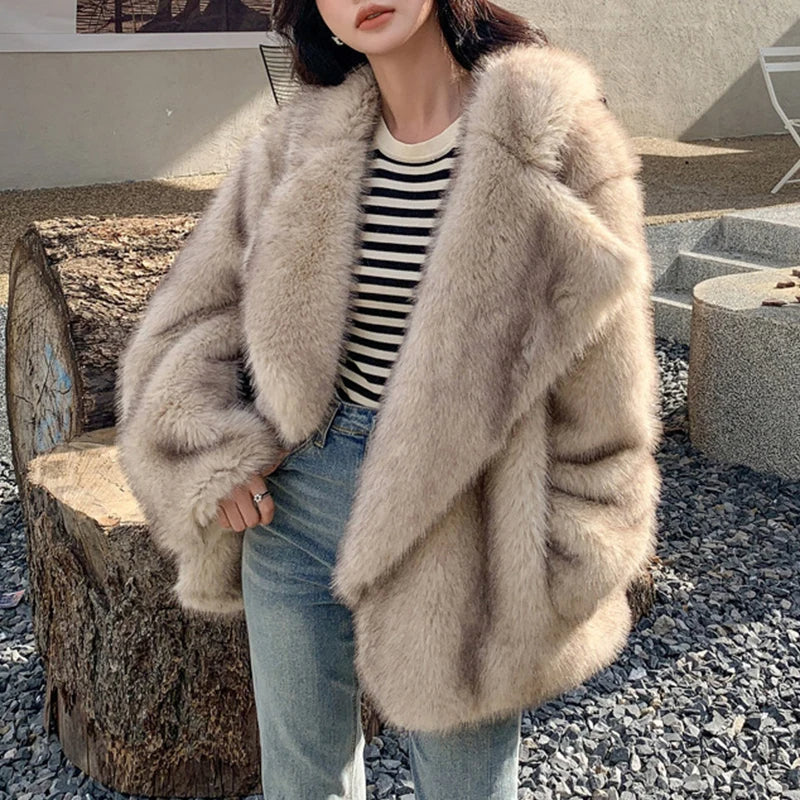 Trendy oversized pluizige dames winterjas, comfortabel en heerlijk warm.