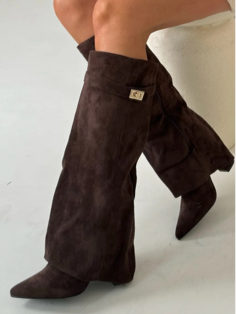 Hoge laarzen voor dames, beige, met elegante en smalle schacht. Stijlvolle en comfortabele mode-accessoire.