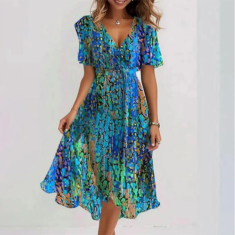 Casual zomerjurk met bloemenprint, V-hals en flatterend A-lijn model, ideaal voor elke dag.