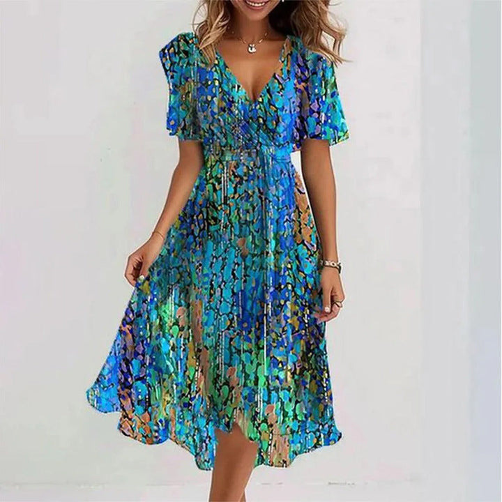 Casual zomerjurk met bloemenprint, V-hals en flatterend A-lijn model, ideaal voor elke dag.