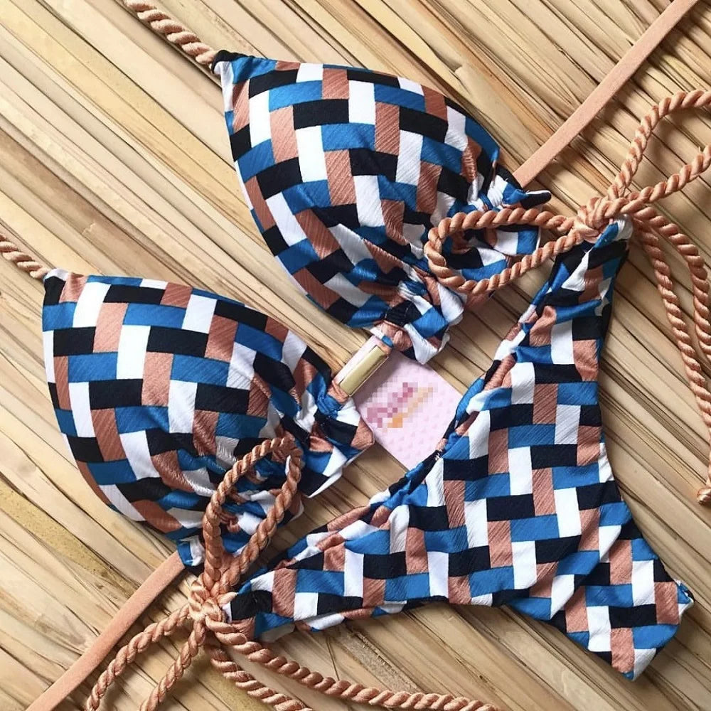 Stijlvolle Dames Juna bikini met trendy design. Perfecte damesbadmode en strandkleding voor de zomercollectie.