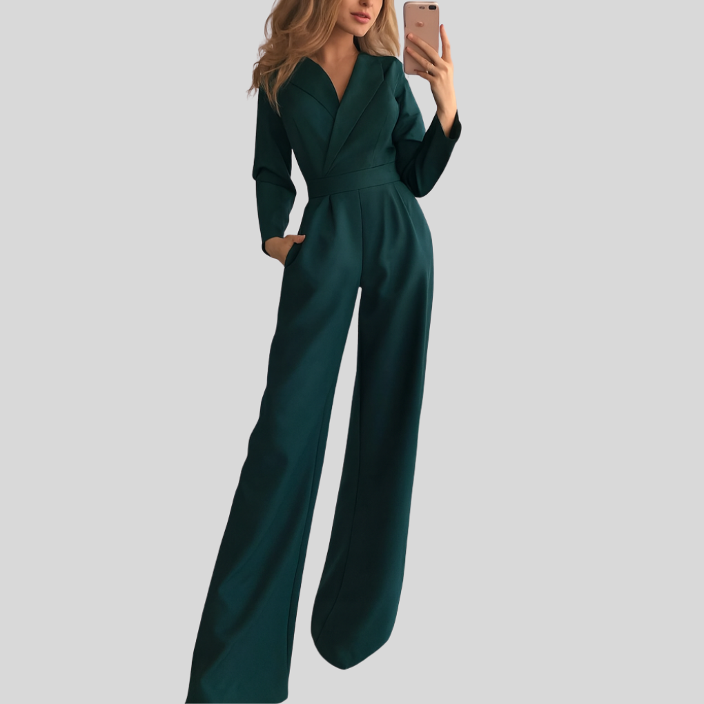 Stijlvolle groene dames jumpsuit met brede bandjes, comfortabel eendelig pak voor een modieuze zomerlook.