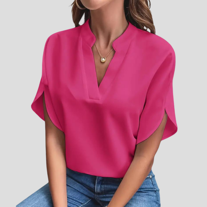 Elegante dames zomerblouse met V-hals en korte mouwen. Perfecte lichte top voor een casual of chique look.