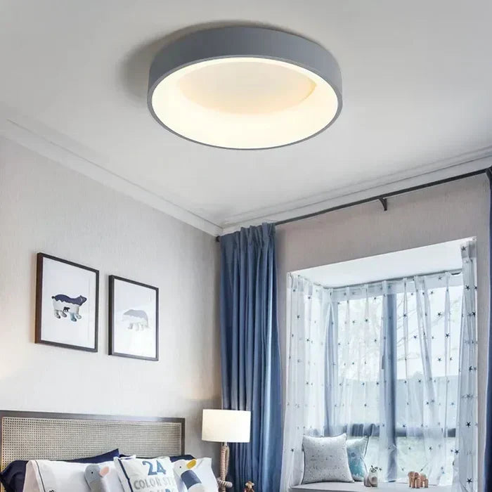 Stijlvolle ronde LED plafondlamp voor woonkamer, slaapkamer of gang. Moderne sfeerverlichting.