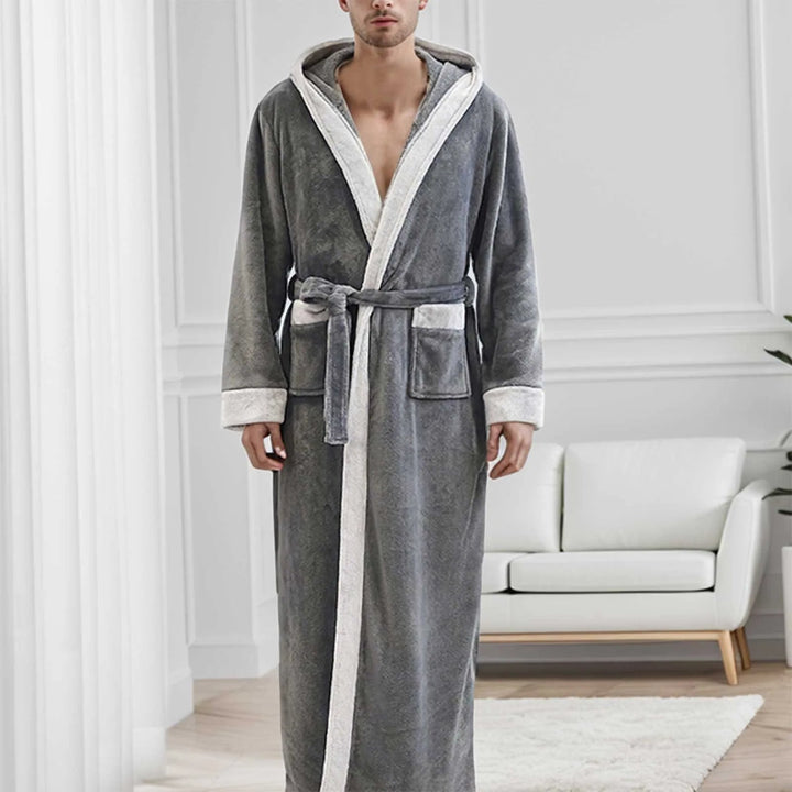 Zachte dikke heren badjas met capuchon voor ultiem comfort en warmte na het douchen.