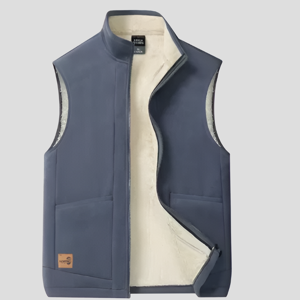 Warm gevoerd herenvest van zacht materiaal, perfect voor herfst en winter. Stijlvolle en comfortabele bovenkleding.