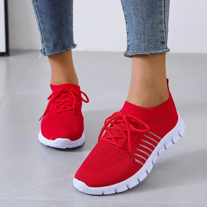 Comfortabele ademende instapschoenen voor dames, ideaal als casual en zomerse wandelschoenen.
