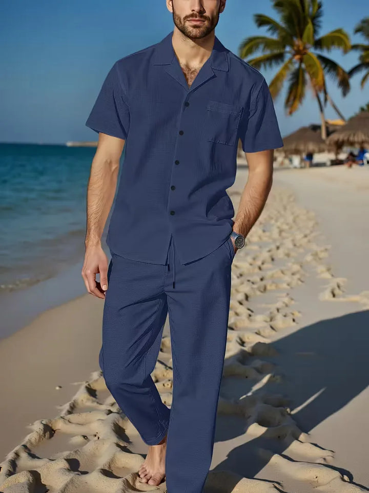 Ontspannen heren zomerkleding: tweedelige set met korte mouw shirt en comfortbroek voor vrije tijd.