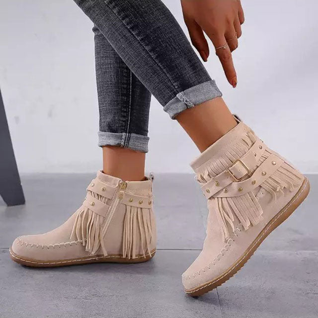 Trendy dameslaarzen Mira met franjes; vintage design en warmte voor herfst- en wintermode.