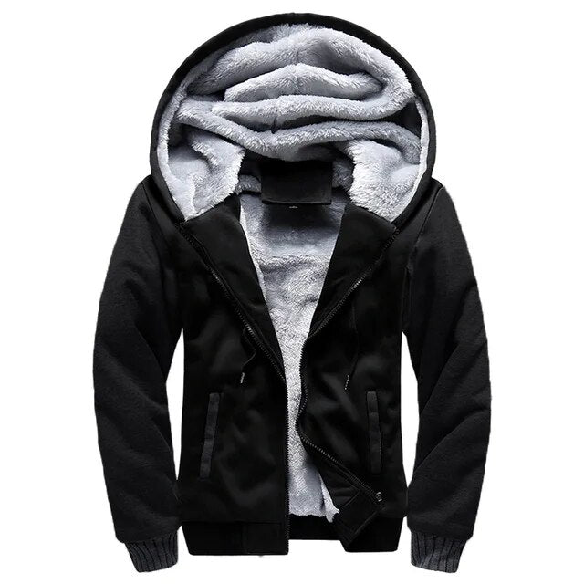 Heren capuchonjack gedragen door model, toont de comfortabele pasvorm en casual, stijlvolle uitstraling.
