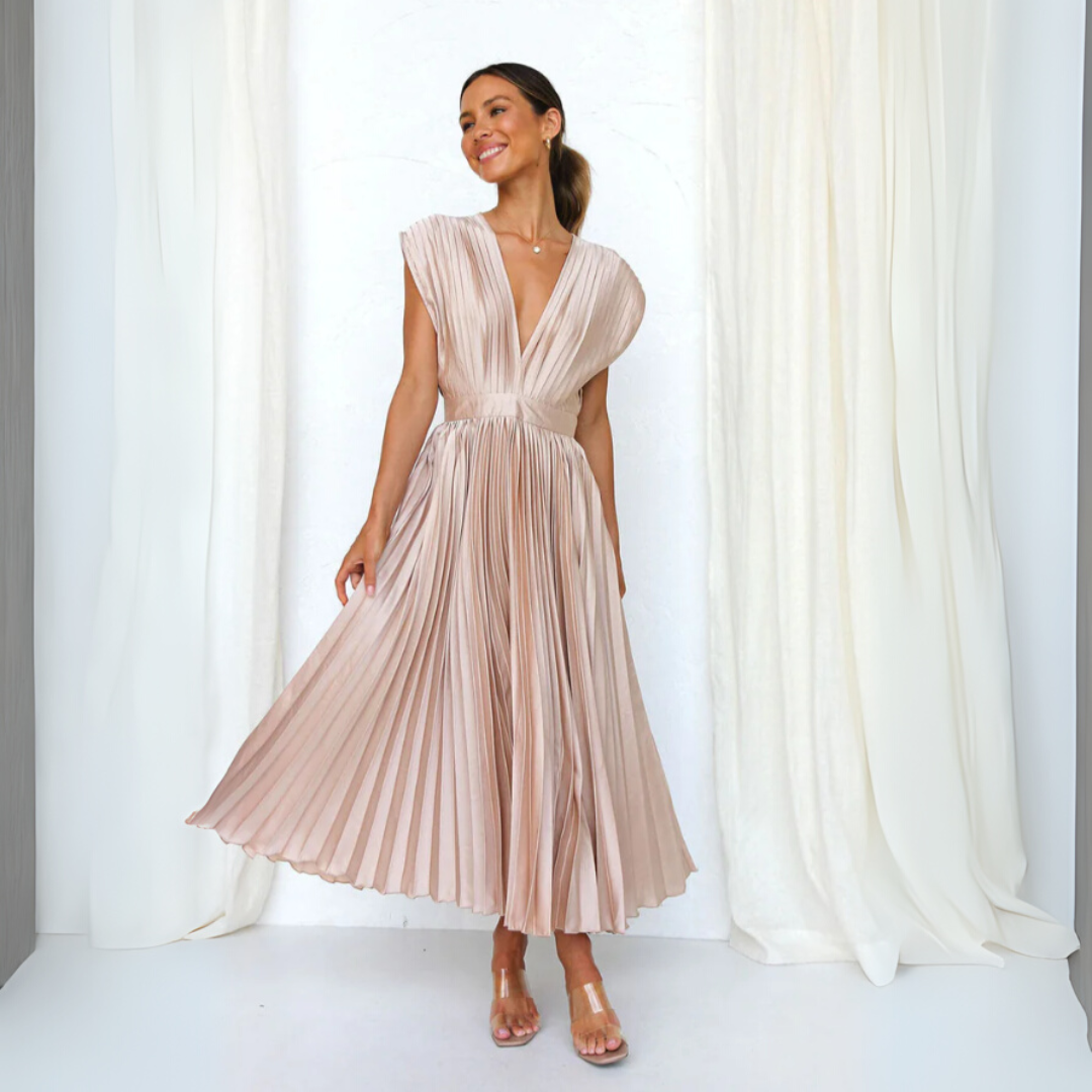 Comfortabele en elegante dames maxi-jurk met V-hals en mooie plooien, ideaal voor zomerse dagen.