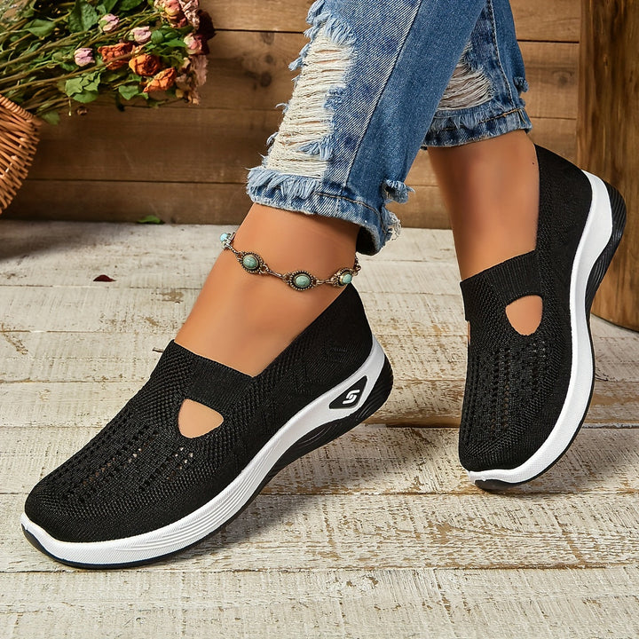 Zomerschoenen: ademende dames slip-on sneakers, perfect voor dagelijks comfort en casual wandelingen.