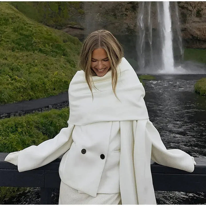 Stijlvolle warme dames winterjas, vintage design, elegante outwear.