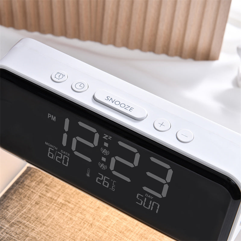 Ruimtebesparende 3-in-1 LED tafellamp: bedlamp, wekker en draadloze oplader in één strak design.