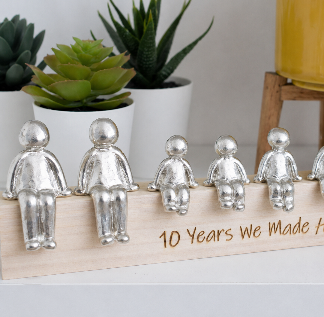 Handgemaakte familiefiguren, harsdecoratie voor persoonlijke woondecoratie. Uniek gezinsbeeldje.