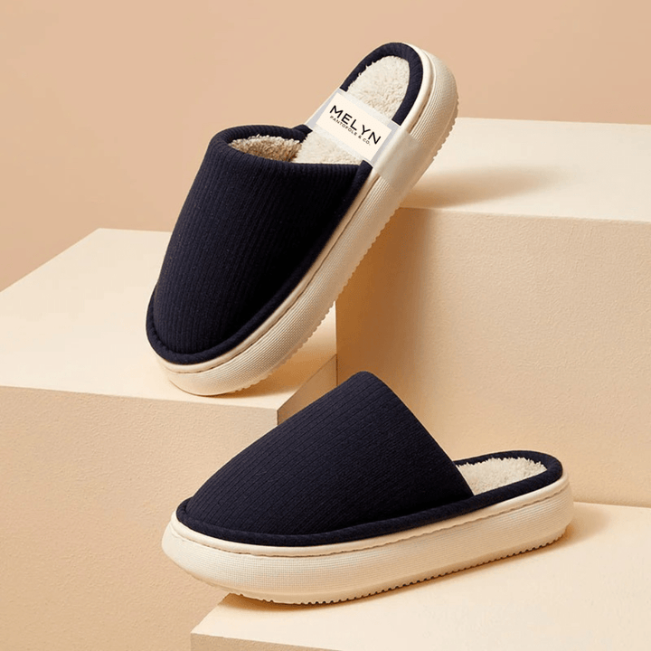 Warme damespantoffels met zachte voering en antislip, perfect om comfortabel te ontspannen thuis.