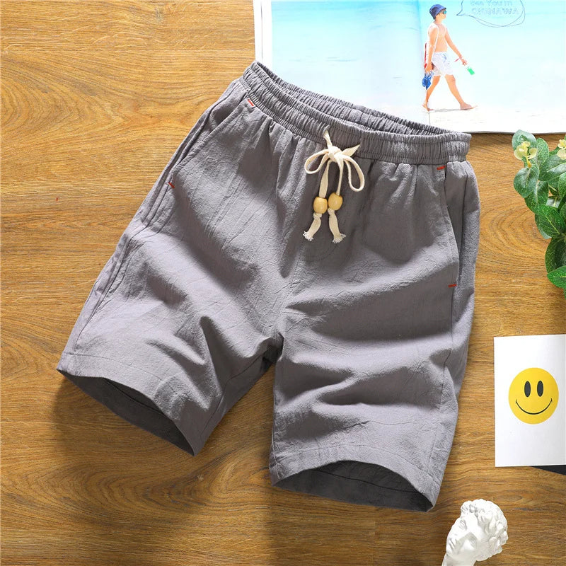 Luchtige heren zomershort met comfortabele, relaxte pasvorm. Essentiële herenkleding voor warme zomerdagen.
